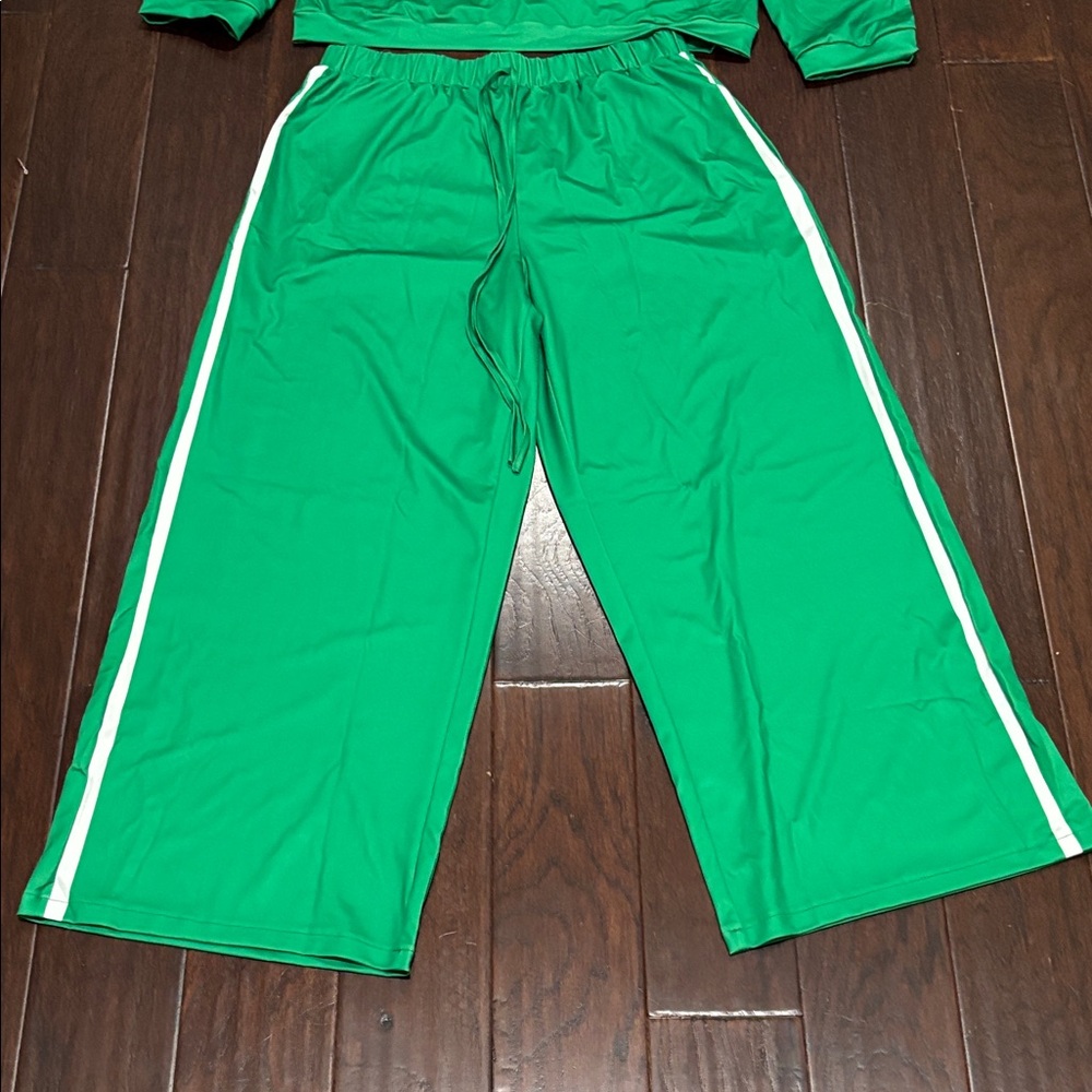Fresh Women’s Green Two-Piece Pants Set - Picture 3 of 3